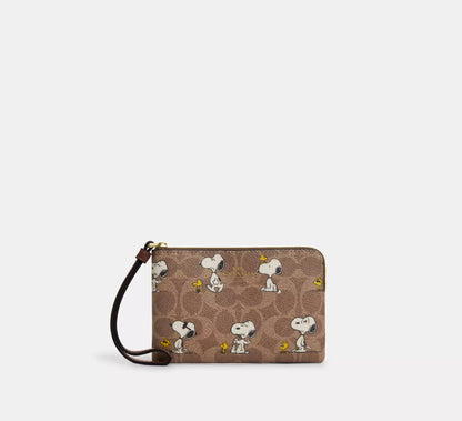PRE ORDER-Corner Zip Wristlet